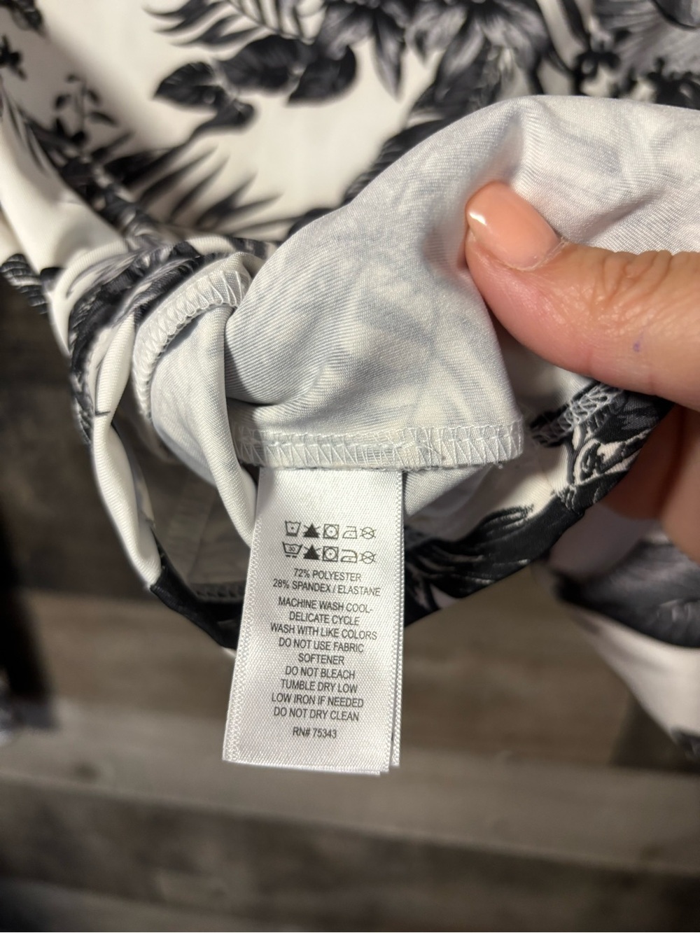 Tommy Bahama White and Black Tropical Quarter-Zip Active Top w/ Front Pockets XS - Picture 7 of 8